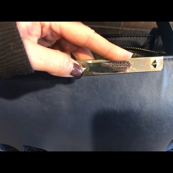 Large Guess purse - Picture 5 of 6